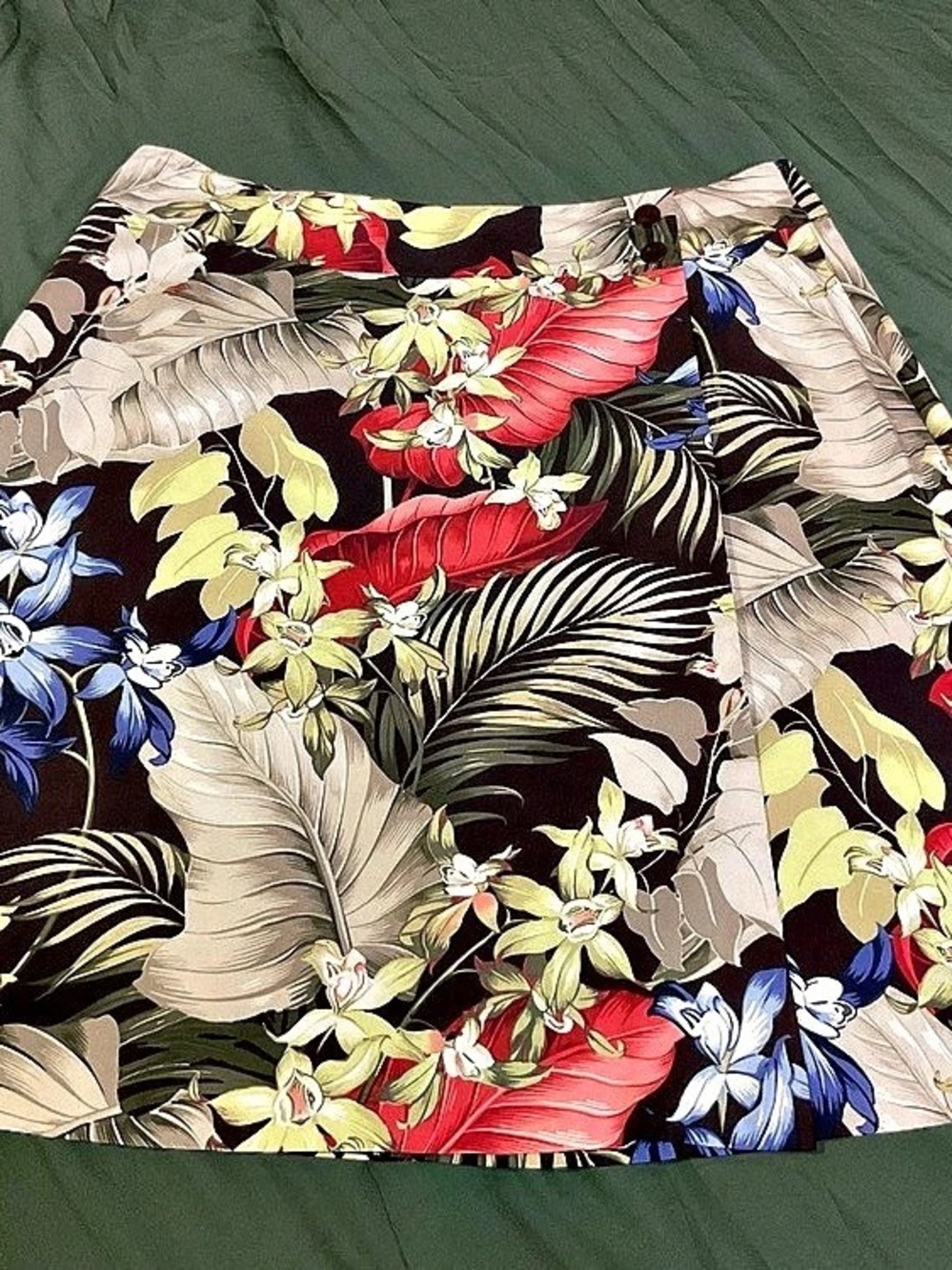 Tommy Bahama Silk Floral A-Line Skirt in Black & Red Size 8 Like New